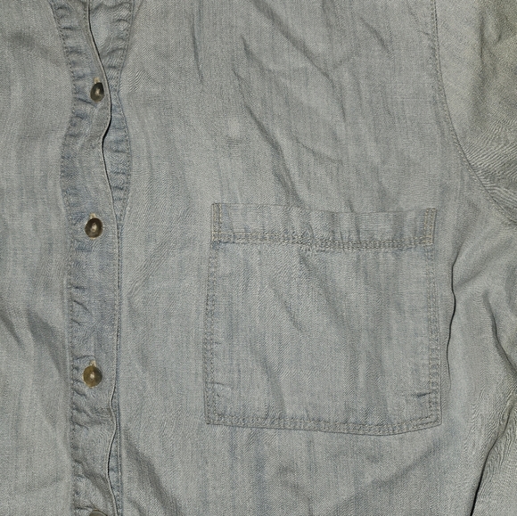 Forever 21 Light Blue Short Sleeve Denim Button Down – Size Medium - Picture 2 of 4